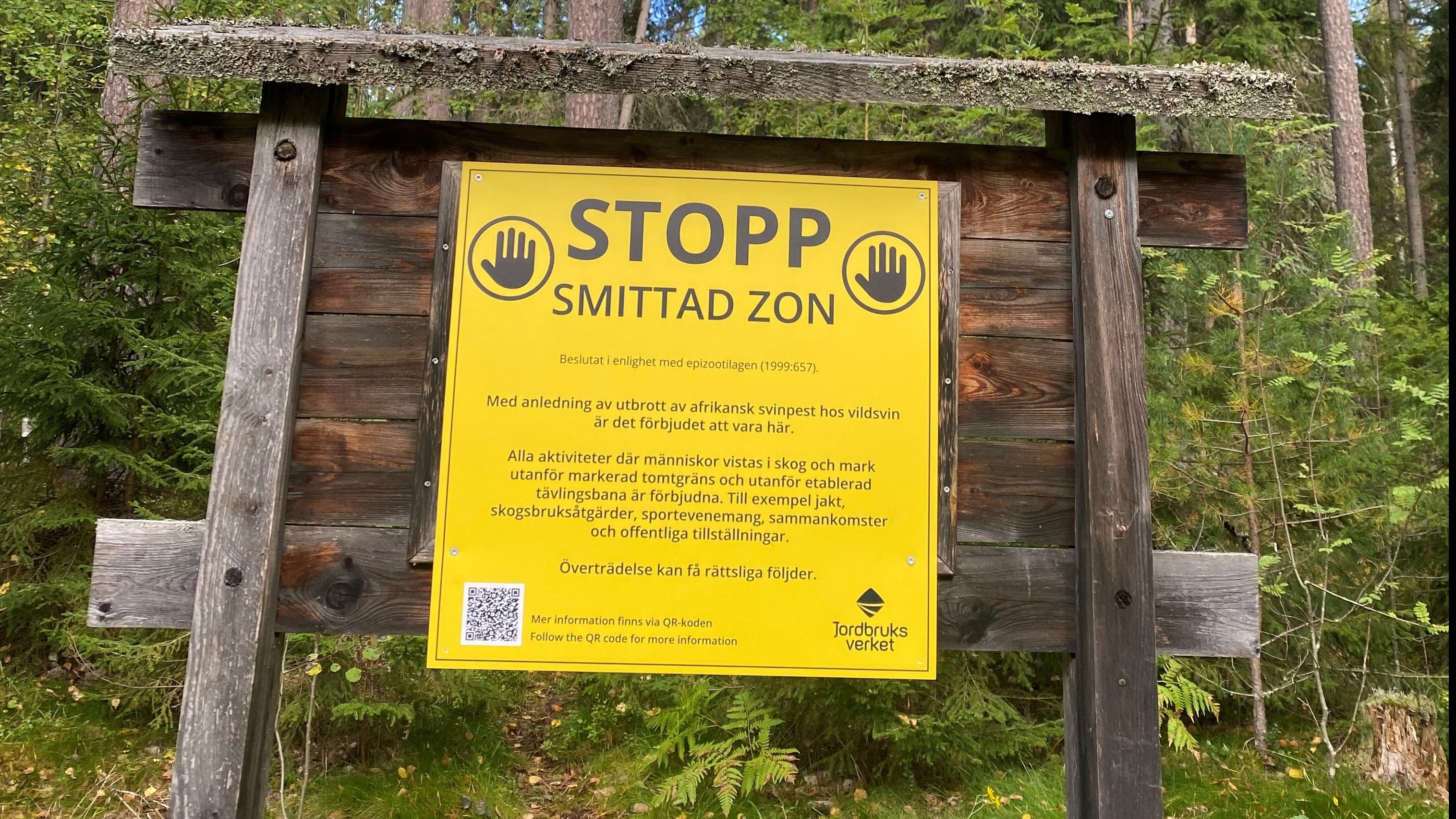 Skylt från den smittade zonen i Fagersta.